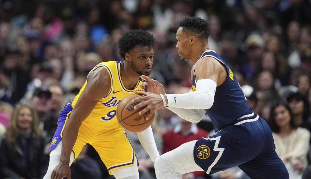 滑雪登山的 滑雪登山的