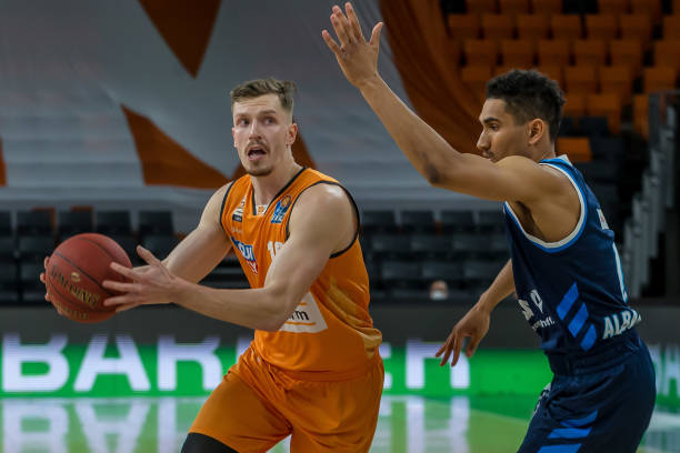 元转会费 元转会费